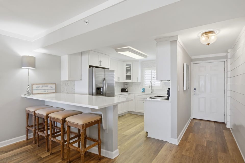 Sandy Key 827- Gather at the bright breakfast bar or whip up your favorite meals in your fully equipped kitchen with modern appliances and plenty of counter space.