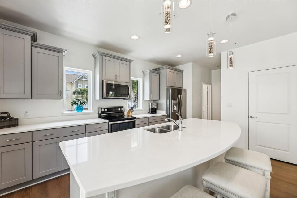 sealaviamain levelkitchen18a1673