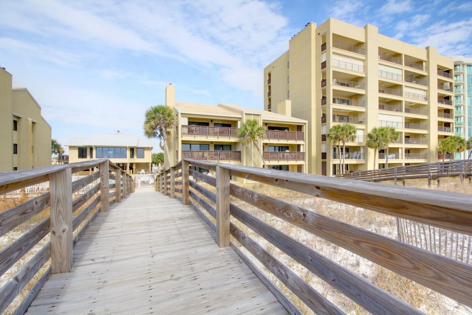 Perdido Key Shipwatch Surf And Yacht Club Building