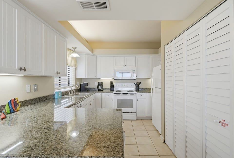 Shipwatch D204- Kitchen View
