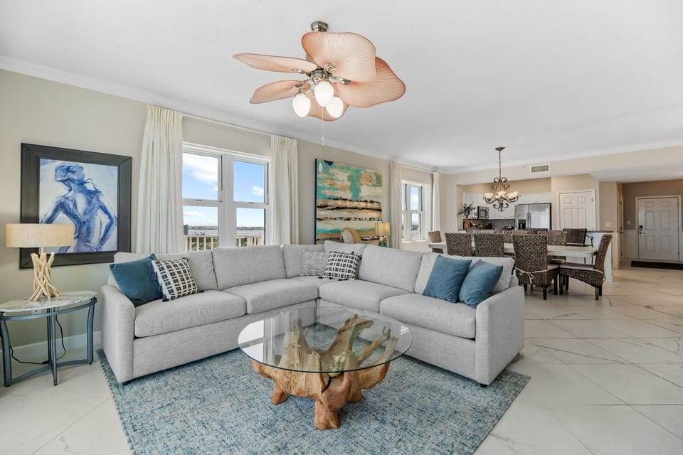 Windemere 1008- Living room views