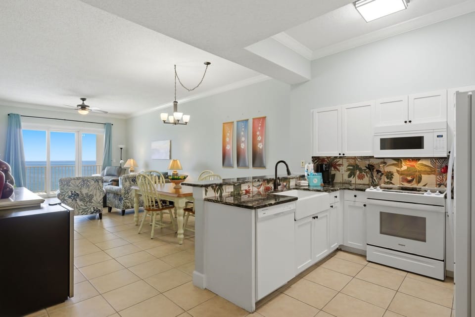 Windemere 1502- Kitchen & Dining Room View