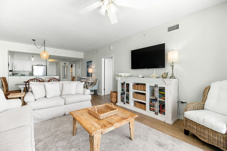 Windemere 706- Living Room & TV