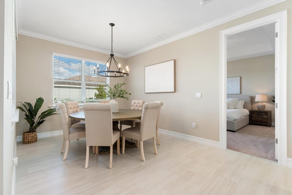 8 person round dining table