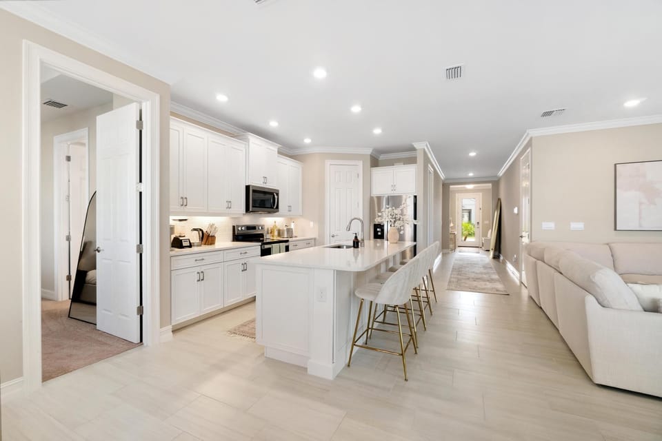 Large, open, high ceilings - hallway leading to the kitchen/living/dining