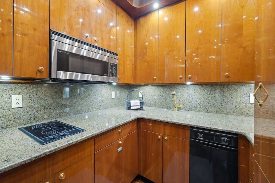Lux Lounge Kitchen