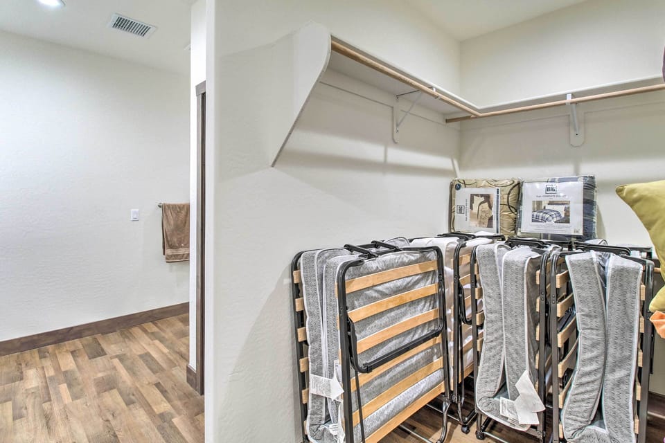 Walk-In Closet | 4 Twin Rollaway Beds