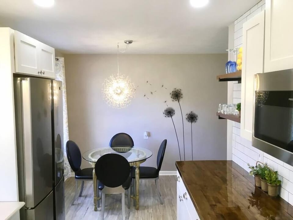 seating area in kitchen
