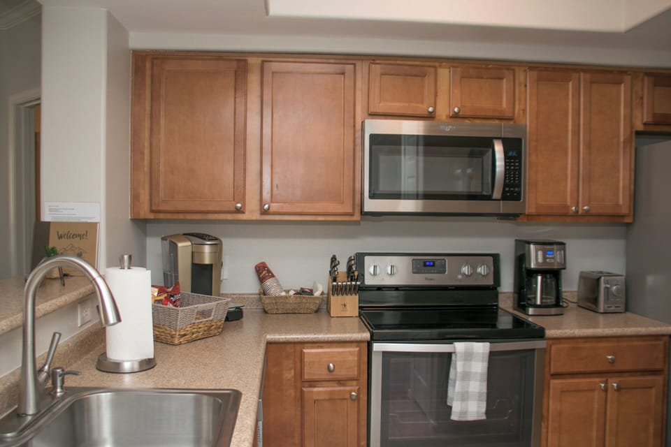 Kitchen, 
Keurig and regular coffee pots,
W/  To go cups