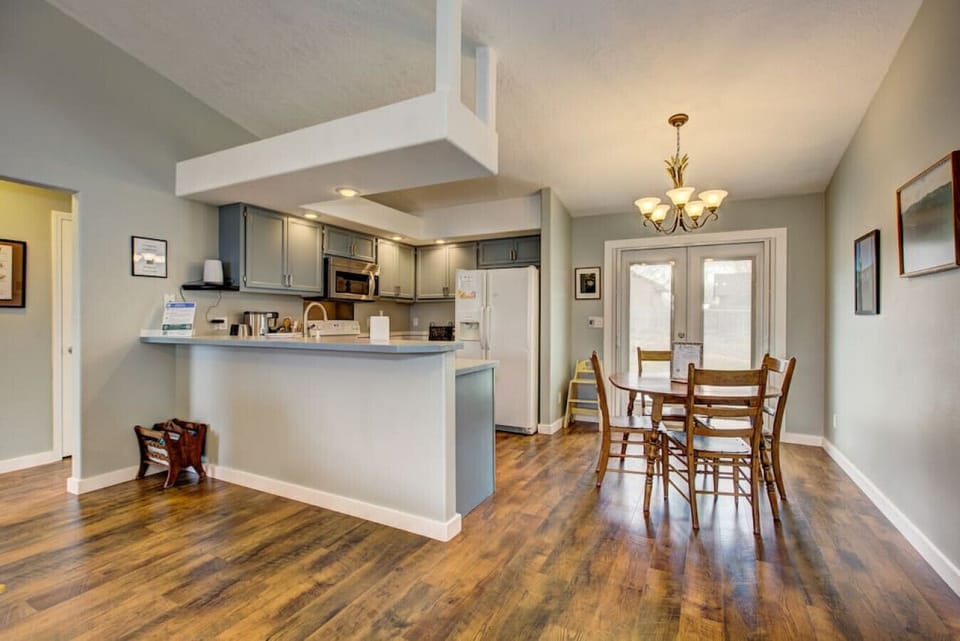 Kitchen and dining area