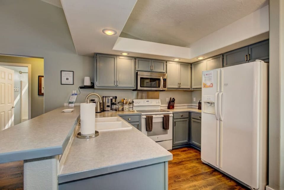 Lots of counter space for cooking!