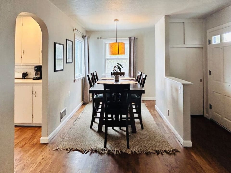 Executive dining room seats 6
