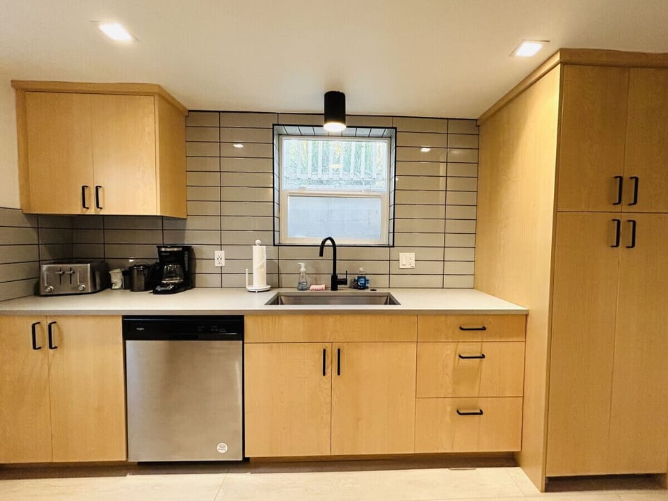 Sleek Modern Kitchen