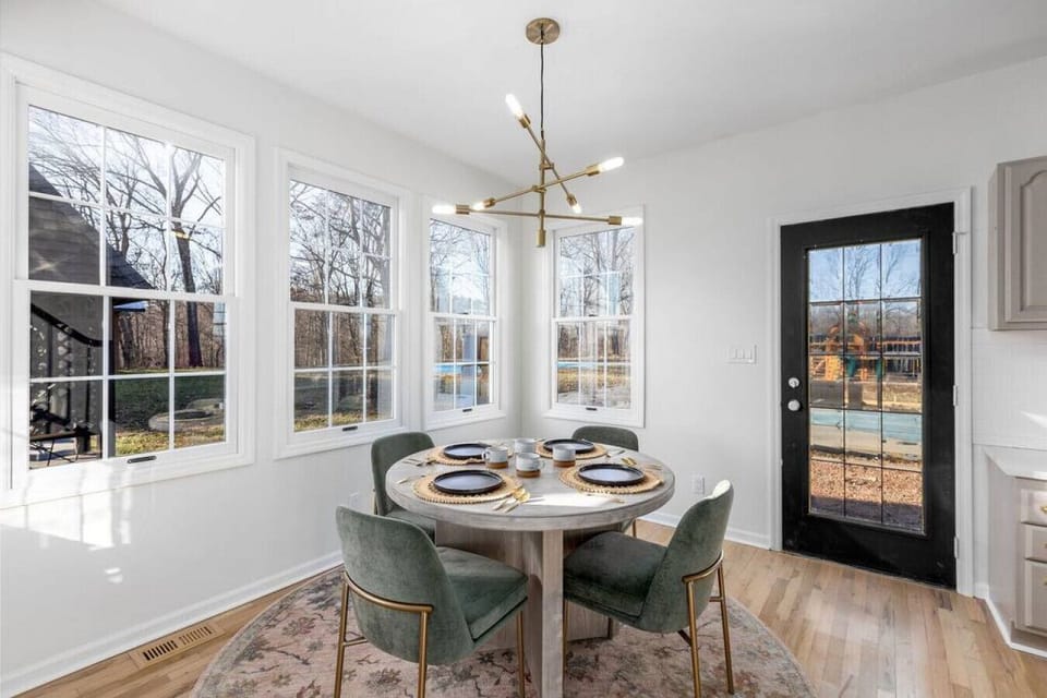 [Main Kitchen] Breakfast nook with seating for 4 and walk-out to pool area