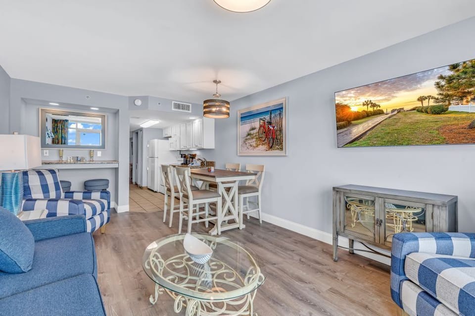 Living room/Dining area