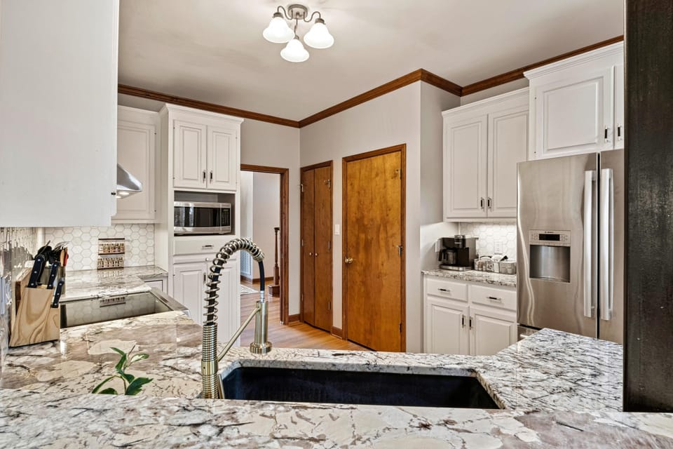 Well equipped kitchen. 
