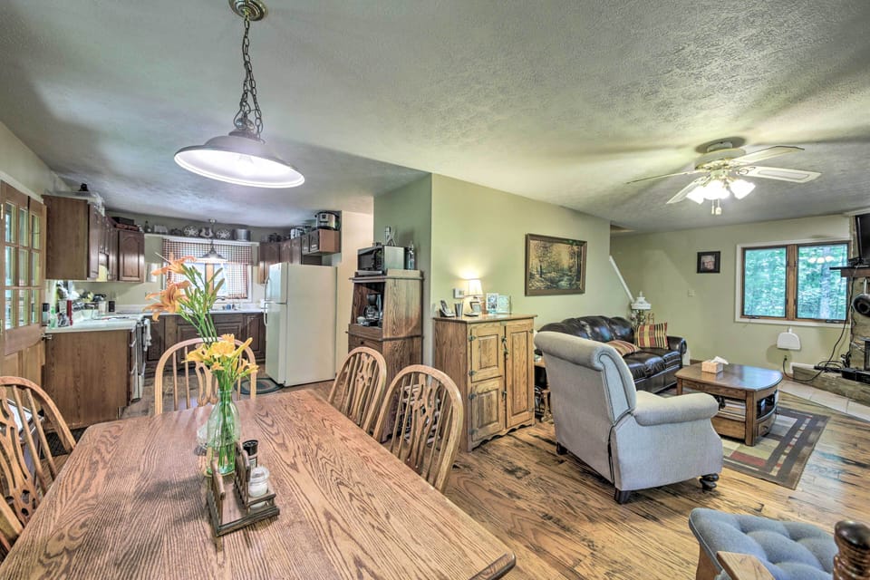 Dining Room | Dishware/Flatware Provided