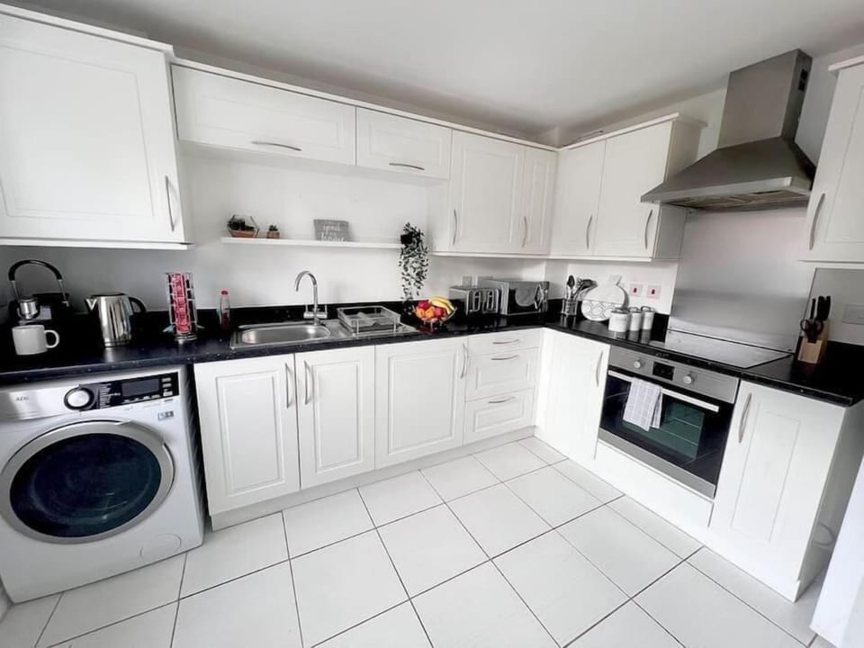 Exclusive House | Private kitchen | Shared fridge, microwave, coffee/tea maker, electric kettle