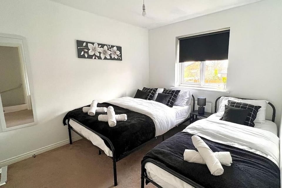 Modern 3 BR House for Contractors House in North Warwickshire District