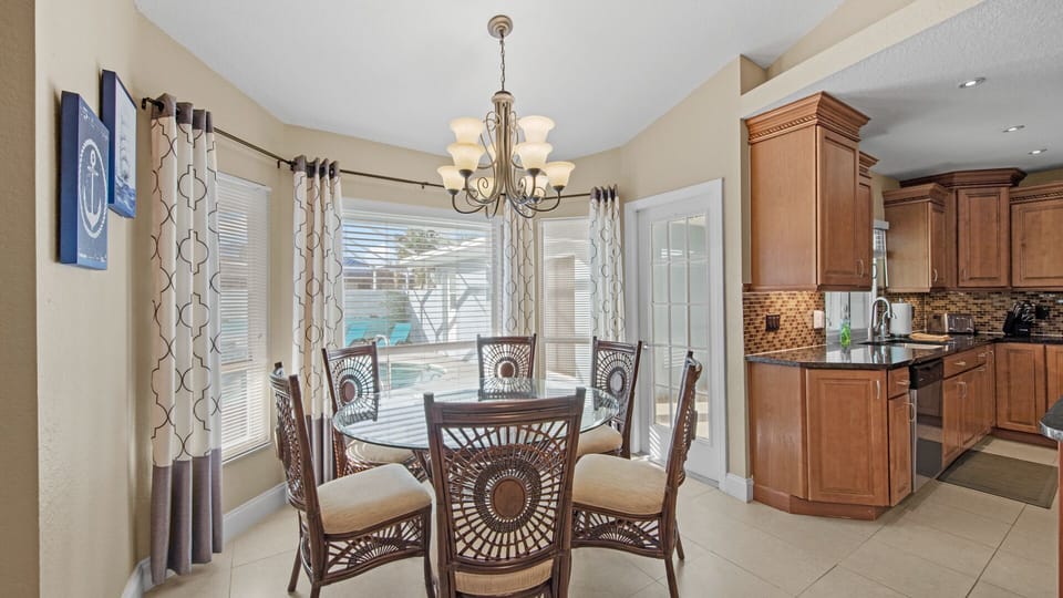 Dining room with seating for 6