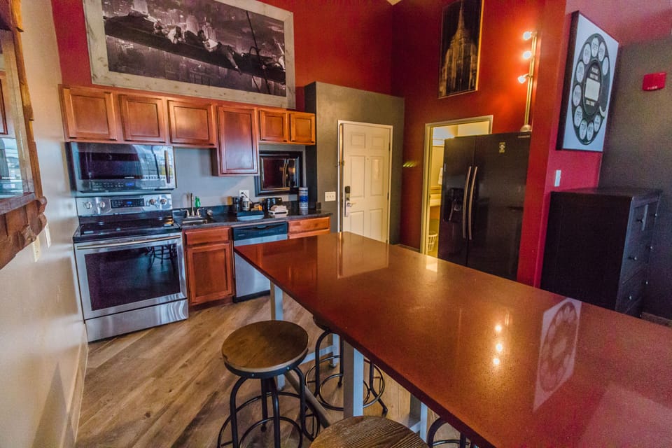 In-room safe, laptop workspace, blackout drapes, iron/ironing board