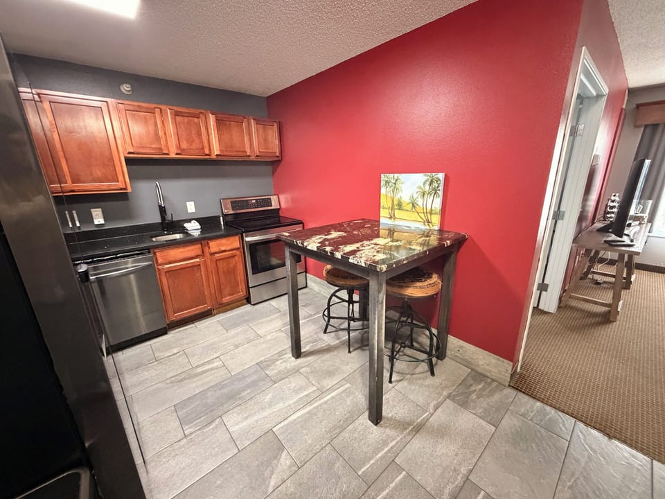 Full-size fridge, microwave, stovetop, dishwasher