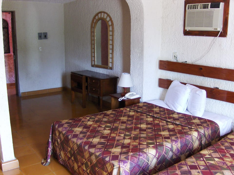 Standard Room | Desk, free WiFi, bed sheets