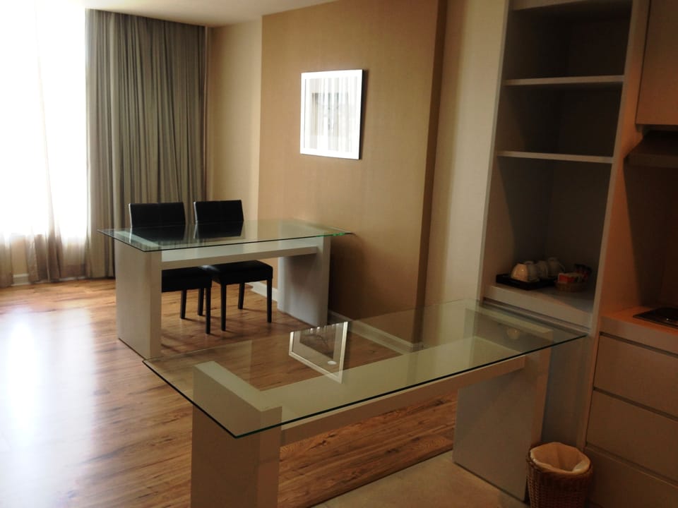 Regent Suite | In-room dining