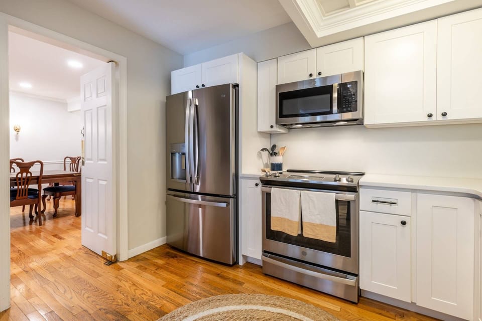 Stock the fridge in the kitchen (or inquire about our concierge to do that for you!).