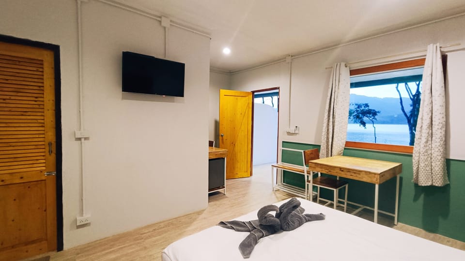 Panoramic Studio Suite | WiFi (free), bed sheets