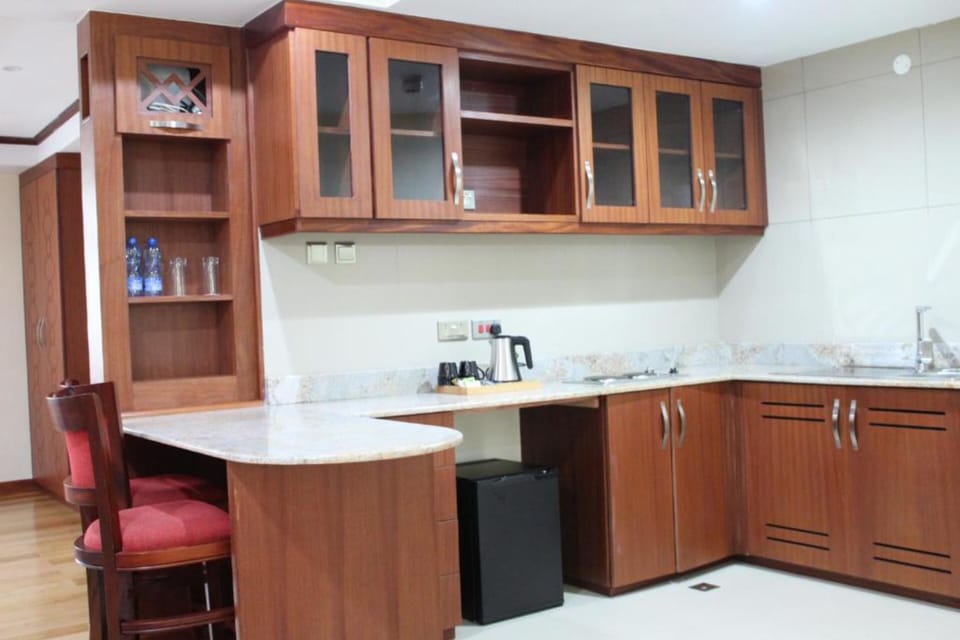 Coffee/tea maker, electric kettle