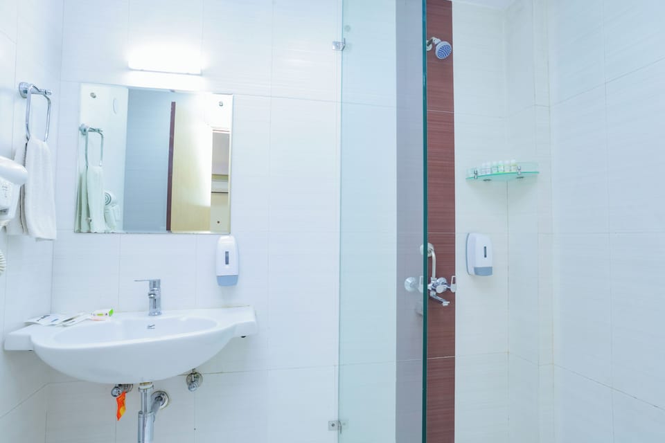 Deluxe Double or Twin Room, 1 King Bed, City View | Bathroom | Shower, hair dryer, bathrobes, bidet