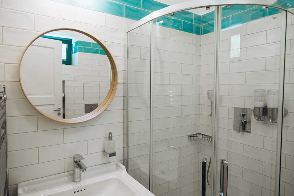 Triple Room | Bathroom | Hair dryer, towels
