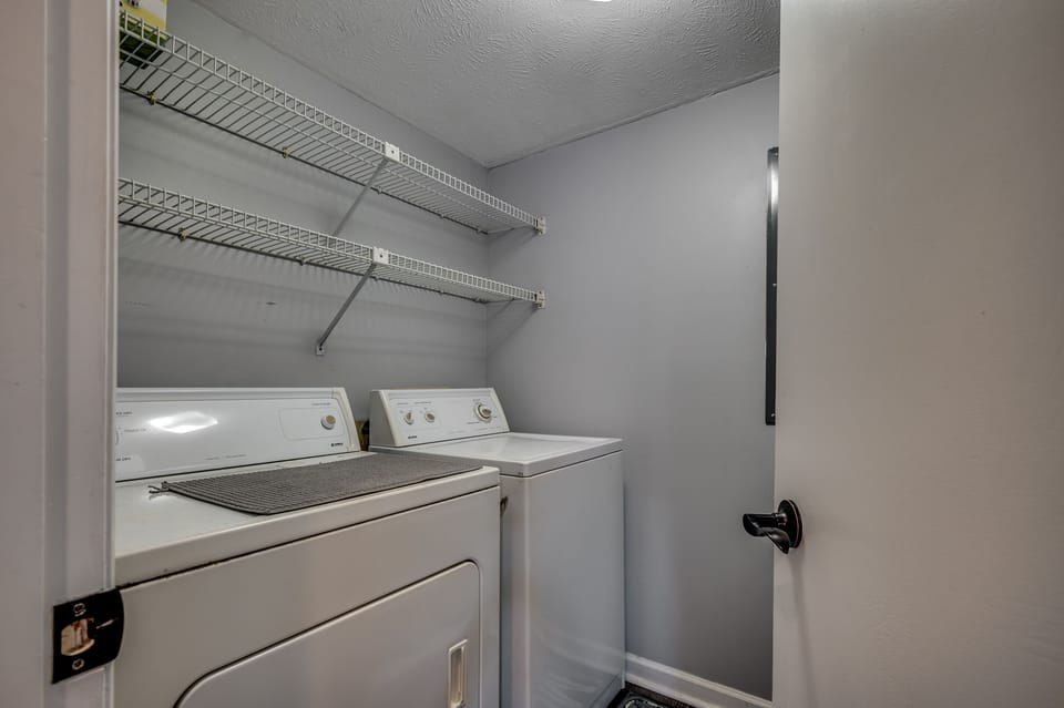 In-unit washer/dryer