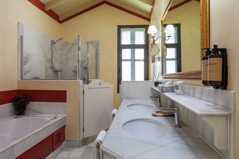 Junior Suite, Garden View | Bathroom | Separate tub and shower, jetted tub, free toiletries, hair dryer