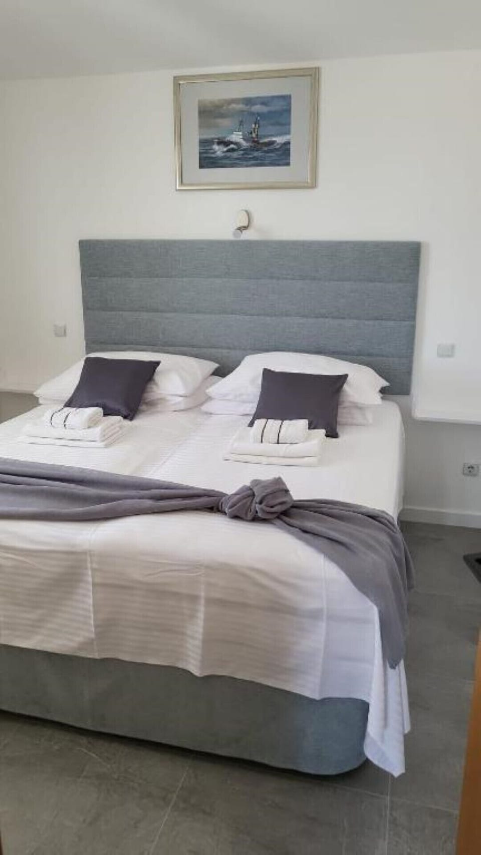 Bed room