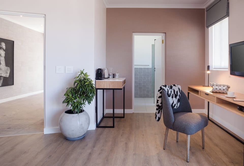 12 Apostles Deluxe Room | Egyptian cotton sheets, premium bedding, minibar, in-room safe