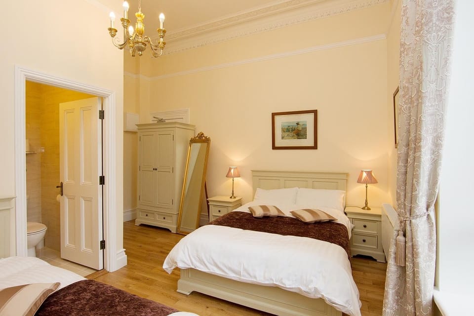 BEDROOM - WB YEATS 
1 DOUBLE BED AND 1 SINGLE BED