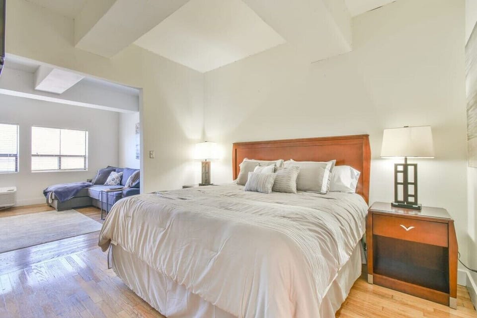 A view of the bedroom