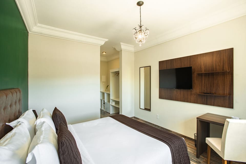 Twin Room | Desk, free WiFi, bed sheets