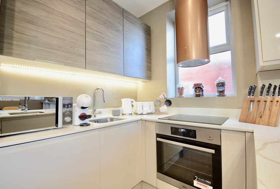 Fully equipped kitchen with integrated appliances and crockery for self catering