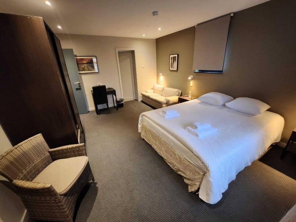 Double Room, 1 Queen Bed | Desk, free WiFi, bed sheets