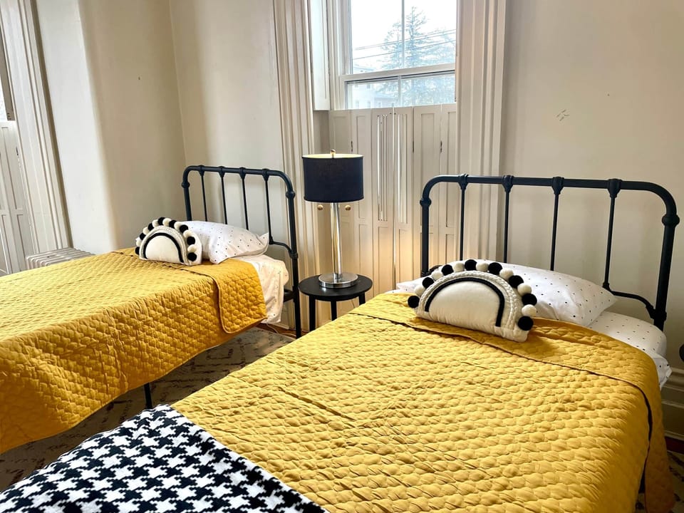 2 twin beds (easily combined to make a king bed)