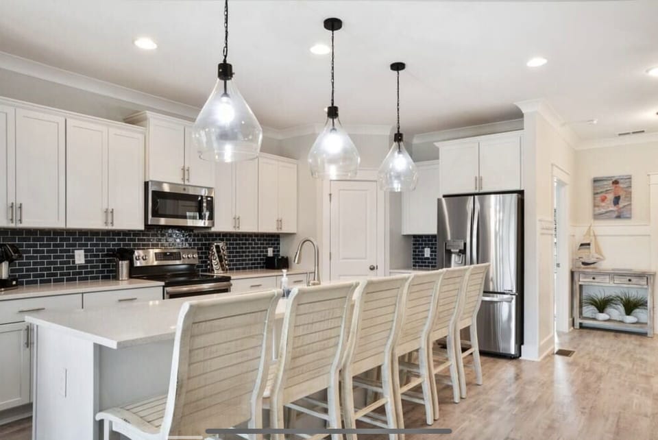 Kitchen + Counter with seating for 6 