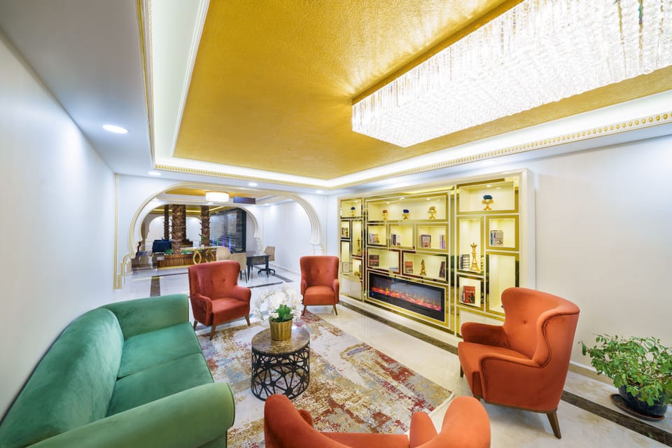 Lobby lounge