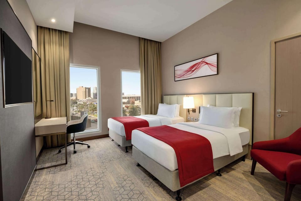 Standard Room, 1 Twin Bed | In-room safe, desk, blackout drapes, soundproofing