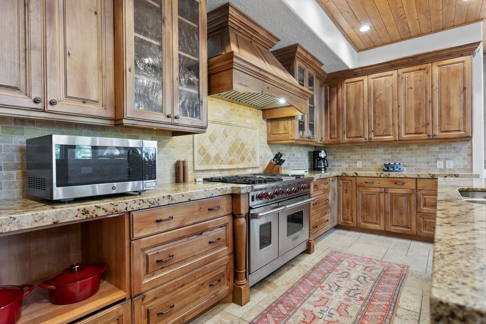 Indoors, Kitchen, Microwave, Oven, Cabinet