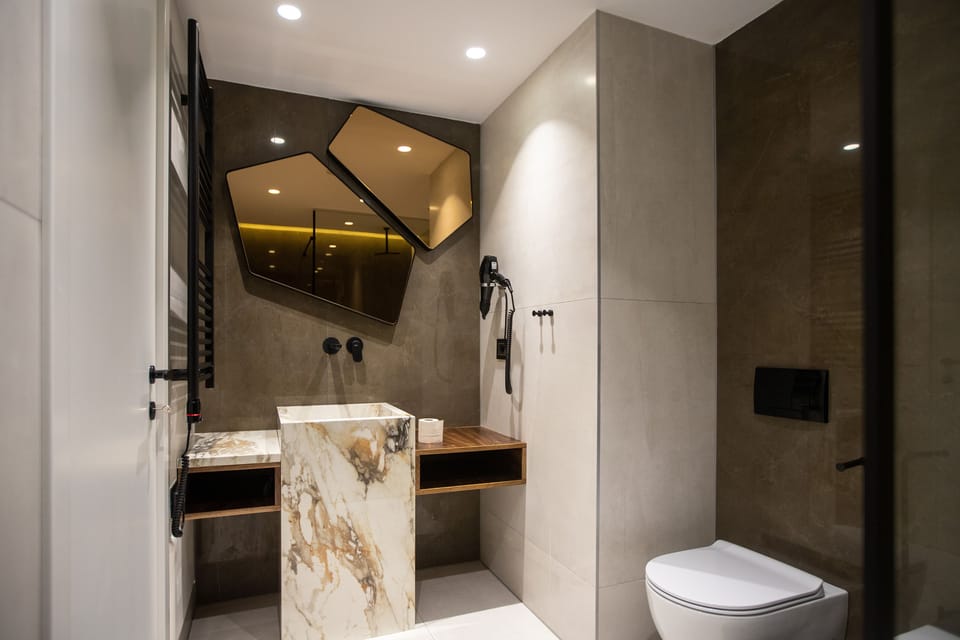 Presidential Suite | Bathroom | Free toiletries, hair dryer, bathrobes, towels