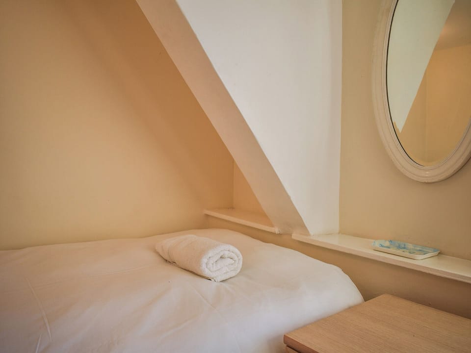 Twin bedroom | Pump Cottage, Brancaster Staithe, near Wells-next-the-Sea