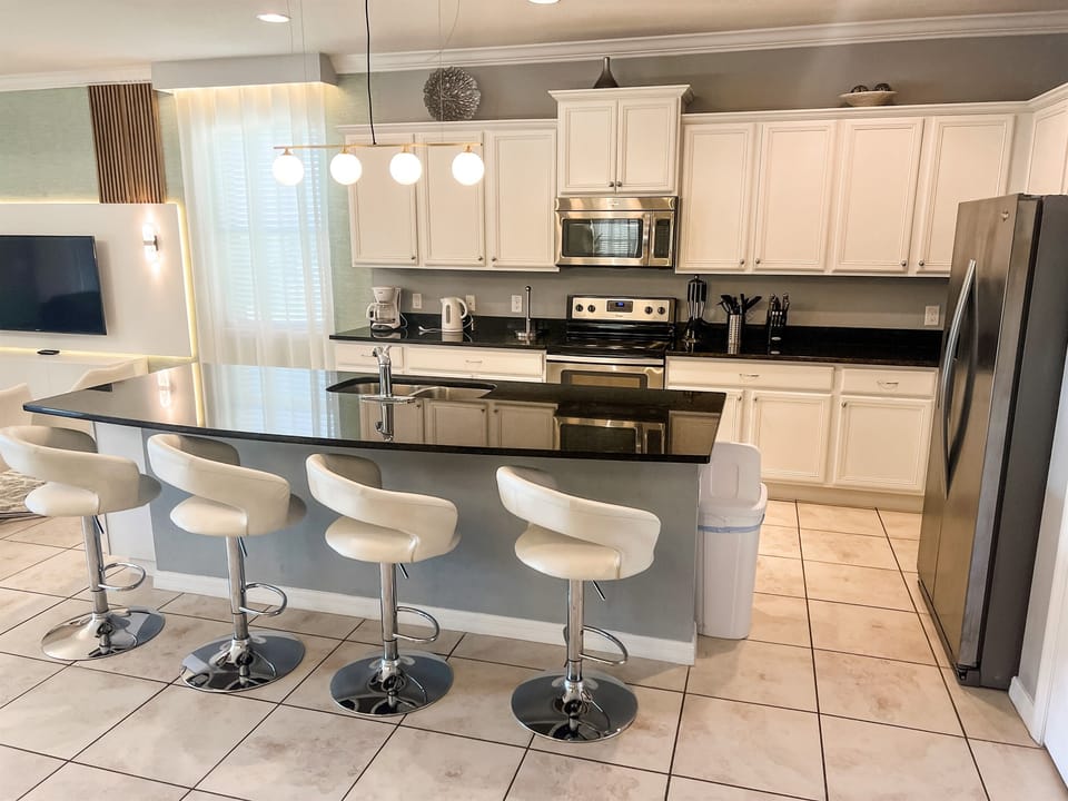Full Modern Kitchen
